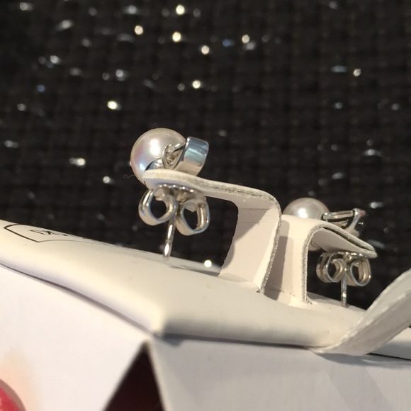 New! Kiera Couture Pearl Earrings - Picture 9 of 15